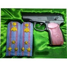 Шоколадный набор пистолет и погоны на 23 февраля